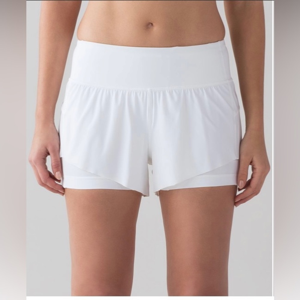 LULULEMON Squad Goals White Shorts Size 12 Pockets Luxtreme Running